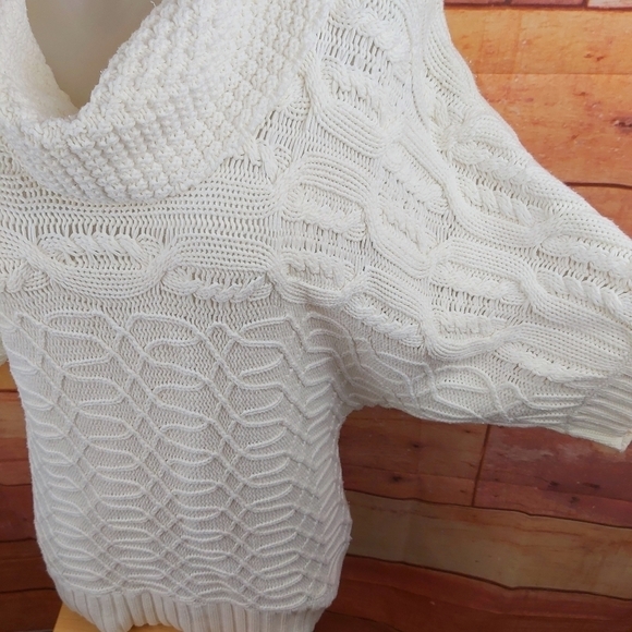 𝅺Cable knit bat sleeve big turtle neck sweater - Picture 4 of 8